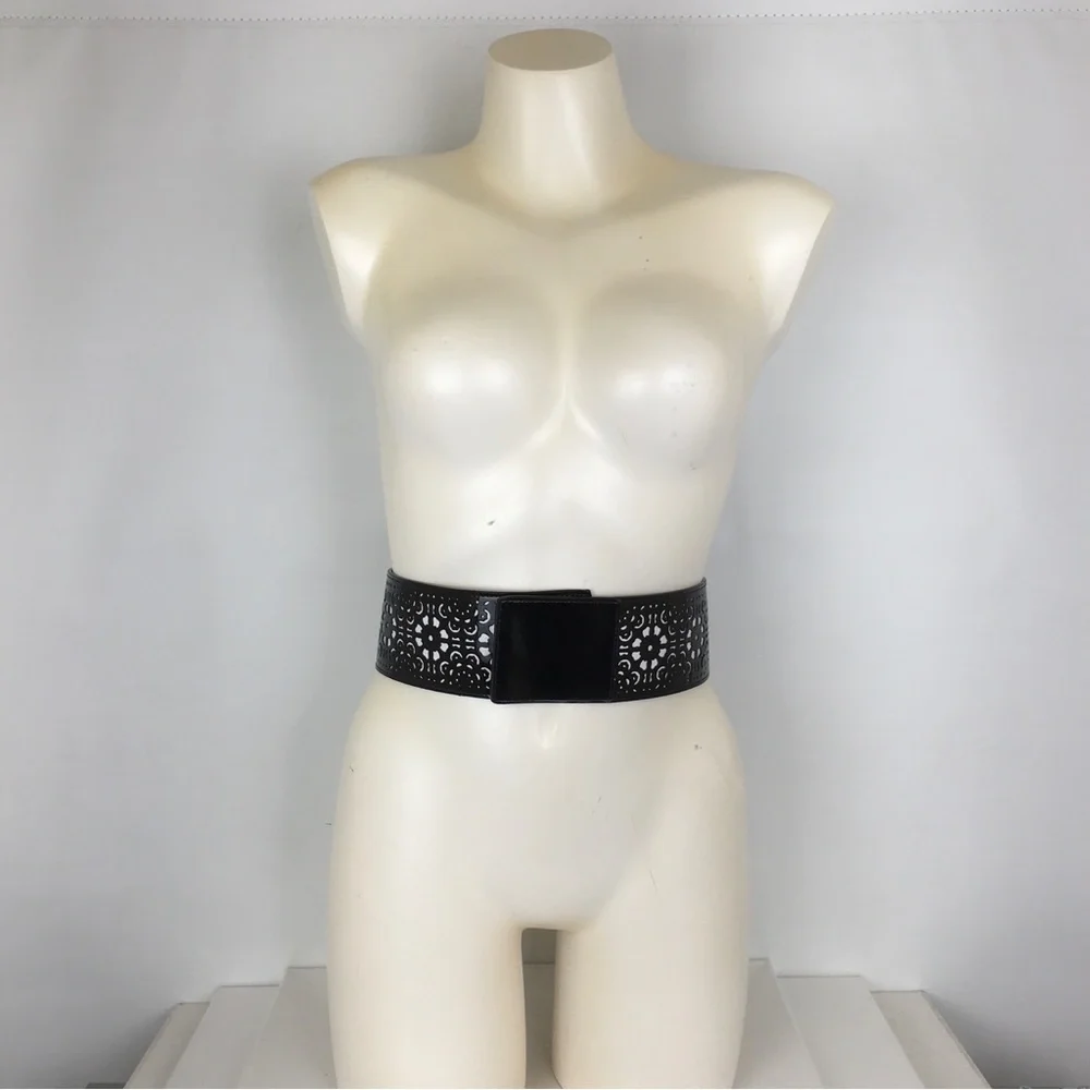 White House Black Market Patent Leather Wide Statement Belt Floral Filigree Sz M